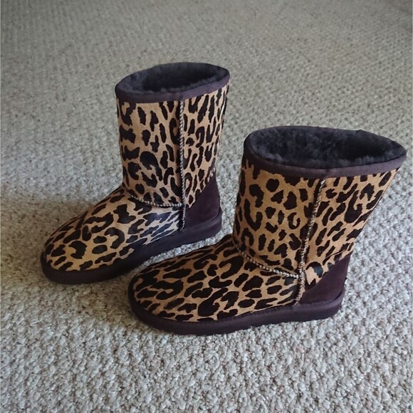 UGG Australia Classic Short Boots Exotic Print Cheetah Size 6 - Picture 1 of 9